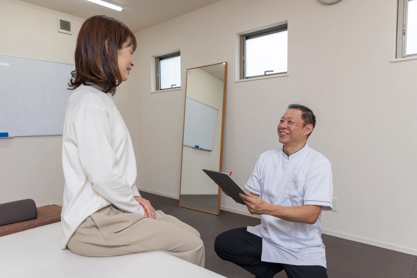 初回の相談で話を伺うSHINBO院長